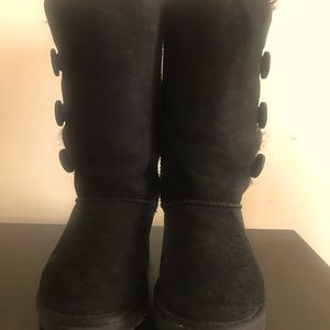 Black Ugg boots
